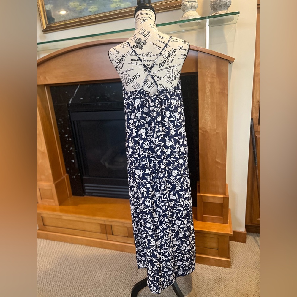 Old Navy Floral Maxi dress - Picture 3 of 8